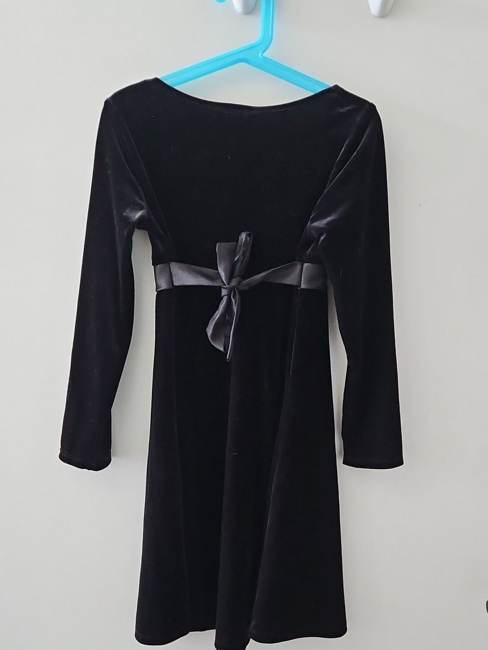 Bonnie Jean Black Velvet Formal Dress Size 7 - Picture 2 of 4